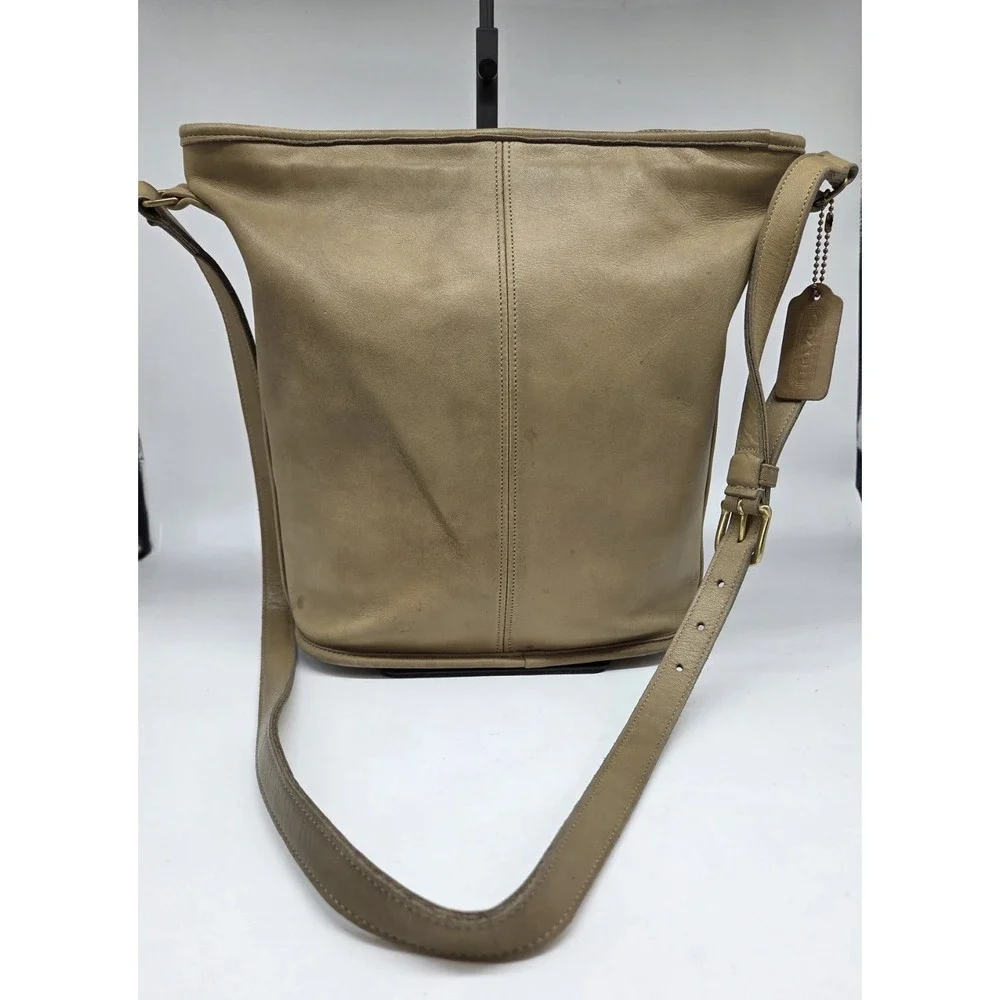 Coach 302 Glove‑Tanned Leather Shoulder Bag USA Made Vintage Beige Zip Top Purse
